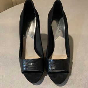Michael Kors Black Snakeprint/Suede Leather Platform Pumps sz 8.5 M